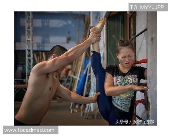 越南网友热议足球明星女友背后的故事与生活点滴